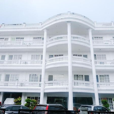 Oyo 696 Hasanah Guest House Syariah De Saphire Malang Dış mekan fotoğraf