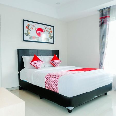 Oyo 696 Hasanah Guest House Syariah De Saphire Malang Dış mekan fotoğraf
