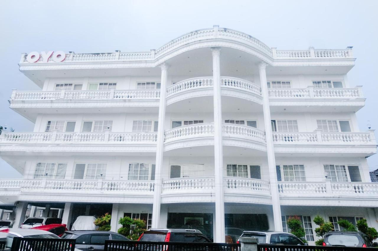 Oyo 696 Hasanah Guest House Syariah De Saphire Malang Dış mekan fotoğraf