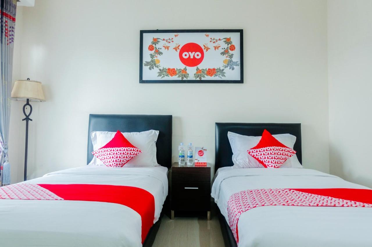 Oyo 696 Hasanah Guest House Syariah De Saphire Malang Dış mekan fotoğraf