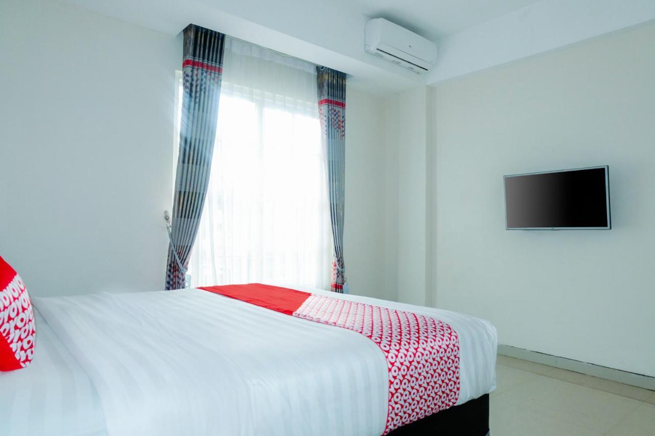 Oyo 696 Hasanah Guest House Syariah De Saphire Malang Dış mekan fotoğraf