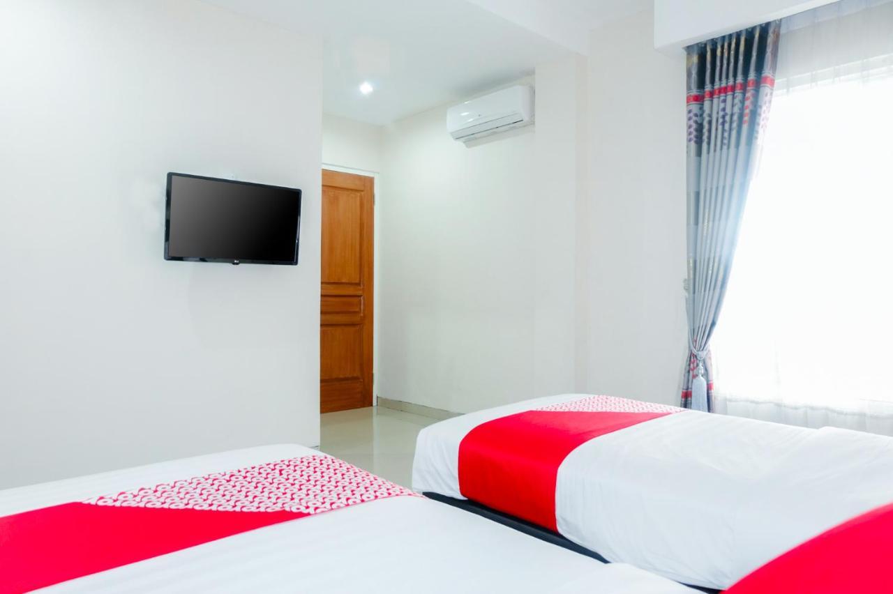 Oyo 696 Hasanah Guest House Syariah De Saphire Malang Dış mekan fotoğraf