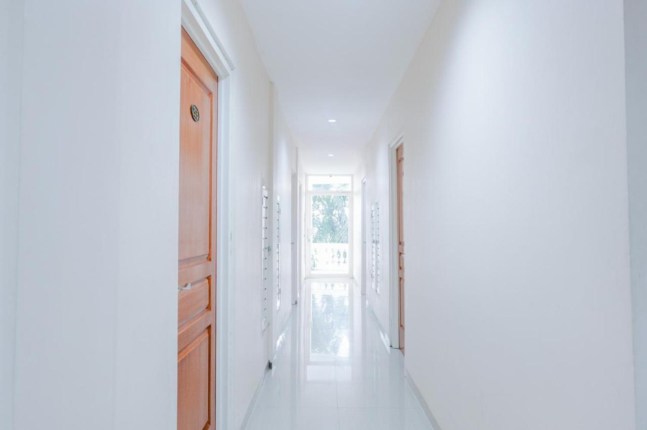 Oyo 696 Hasanah Guest House Syariah De Saphire Malang Dış mekan fotoğraf