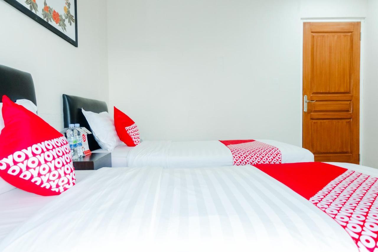 Oyo 696 Hasanah Guest House Syariah De Saphire Malang Dış mekan fotoğraf