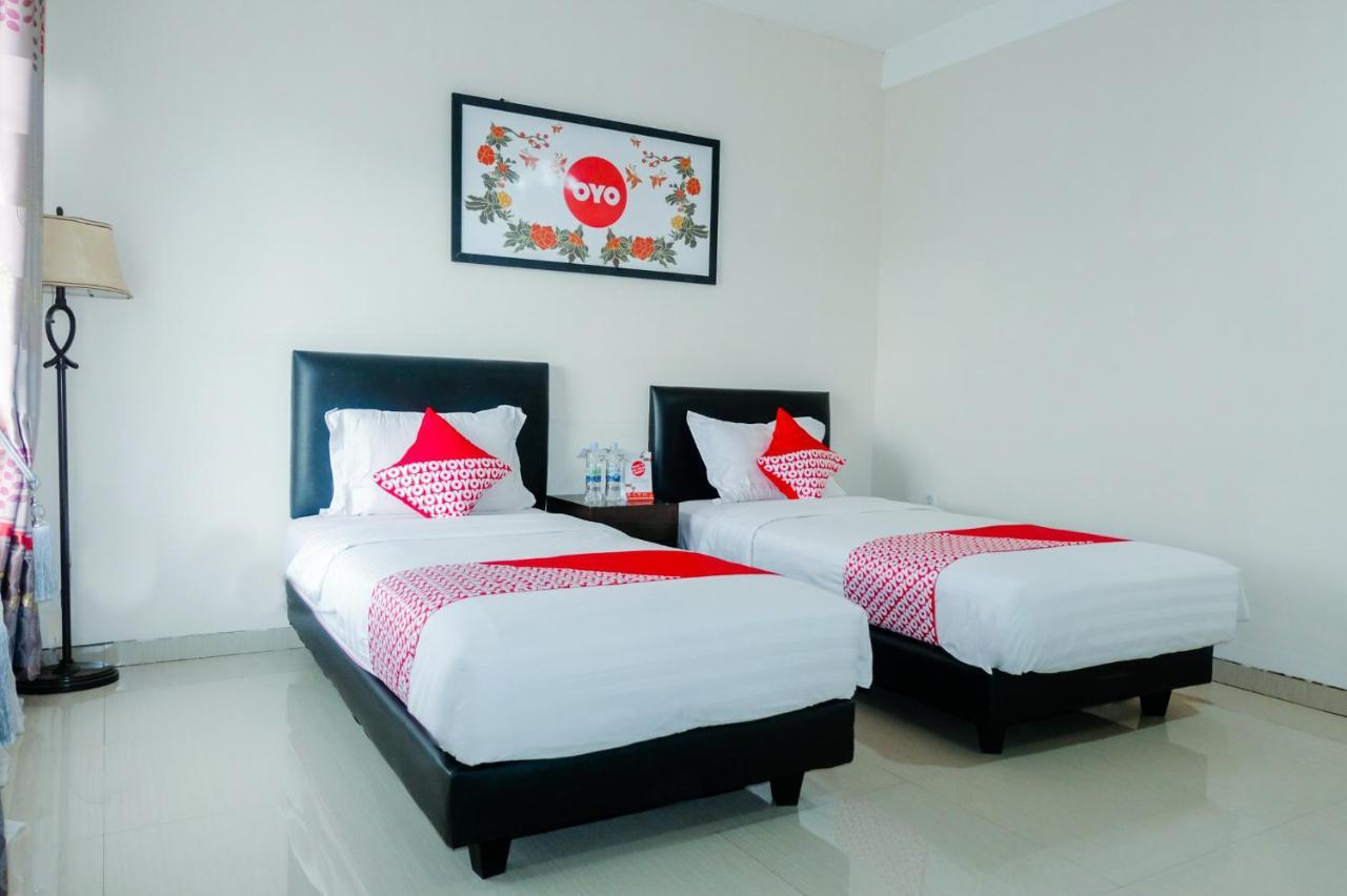 Oyo 696 Hasanah Guest House Syariah De Saphire Malang Dış mekan fotoğraf