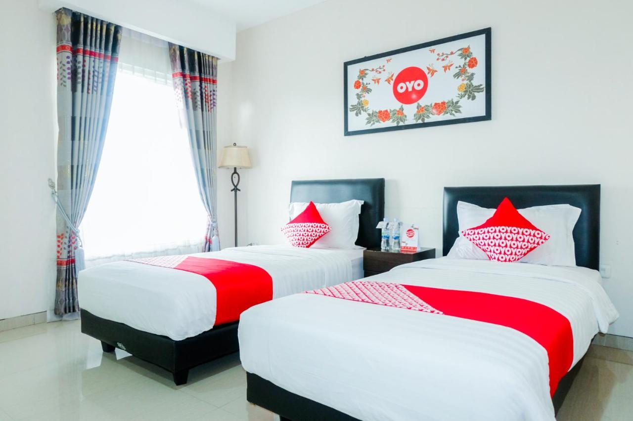 Oyo 696 Hasanah Guest House Syariah De Saphire Malang Dış mekan fotoğraf