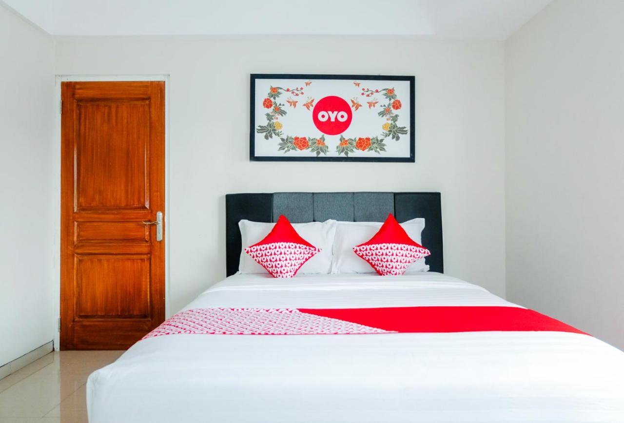 Oyo 696 Hasanah Guest House Syariah De Saphire Malang Dış mekan fotoğraf