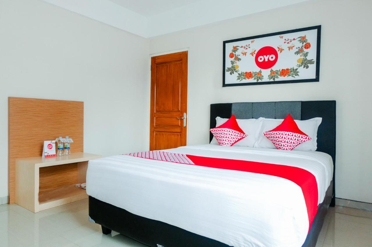Oyo 696 Hasanah Guest House Syariah De Saphire Malang Dış mekan fotoğraf