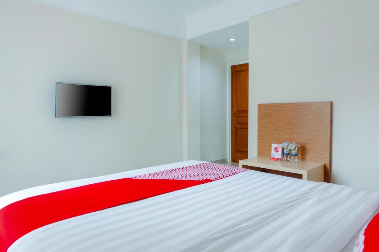 Oyo 696 Hasanah Guest House Syariah De Saphire Malang Dış mekan fotoğraf