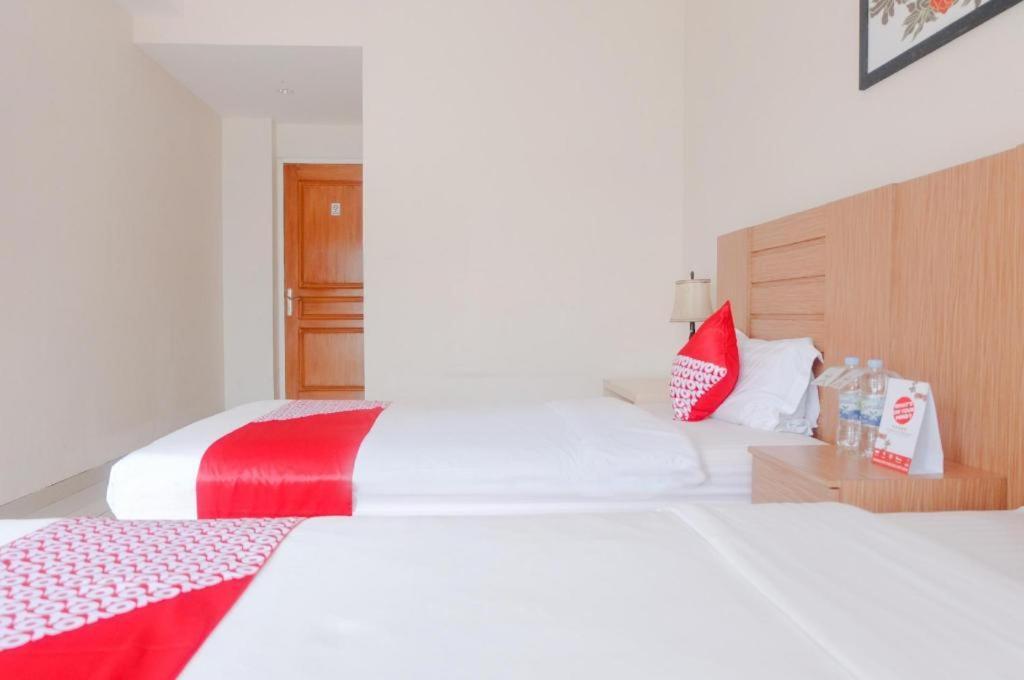 Oyo 696 Hasanah Guest House Syariah De Saphire Malang Dış mekan fotoğraf