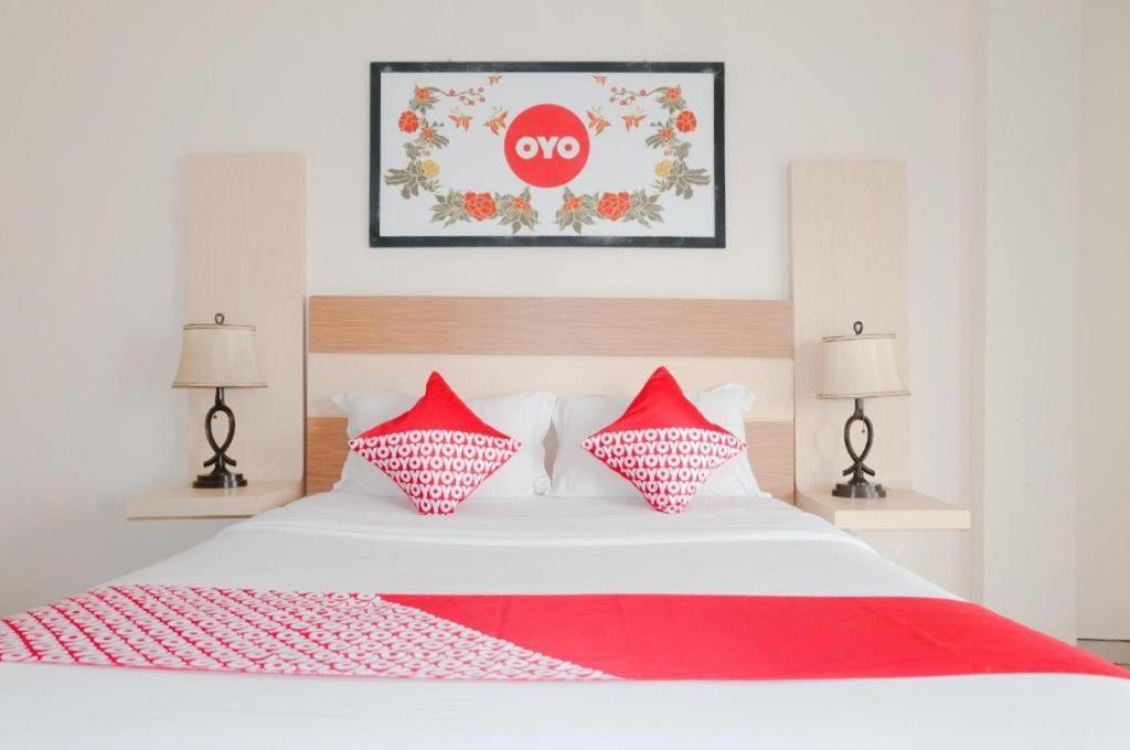 Oyo 696 Hasanah Guest House Syariah De Saphire Malang Dış mekan fotoğraf