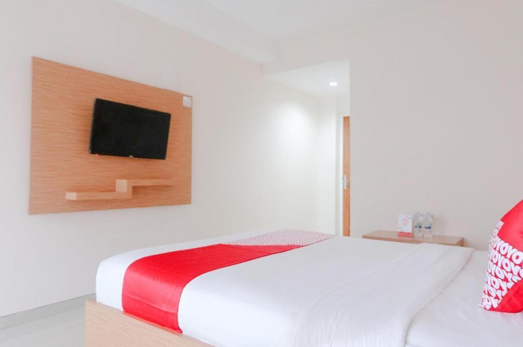 Oyo 696 Hasanah Guest House Syariah De Saphire Malang Dış mekan fotoğraf